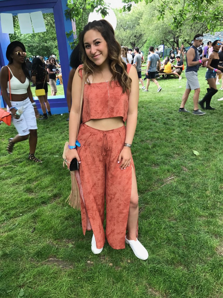 Style Director Julie Rajman (@JulieRajman) + friends hit up the Gov Ball in NYC, sporting comfy + casual looks for some fun all weekend long!