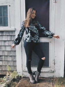 Style Director Mia Gallucci (@Miaisabella) wears a Nordstrom rack floral top and MissGuided high-waisted jeans!