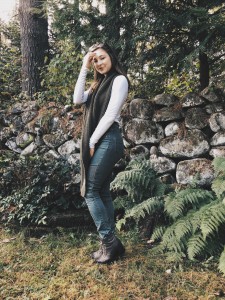 Style Director Mia Gallucci (@Miaisabella) wears a forever21 scarf, Old Navy white long sleeve and MissGuided high-waisted jeans!