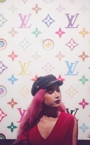 Style Director Lina Mayorga (@LinaMayorga) wears a fisherman's cap at the Louis Vuitton Exhibition!